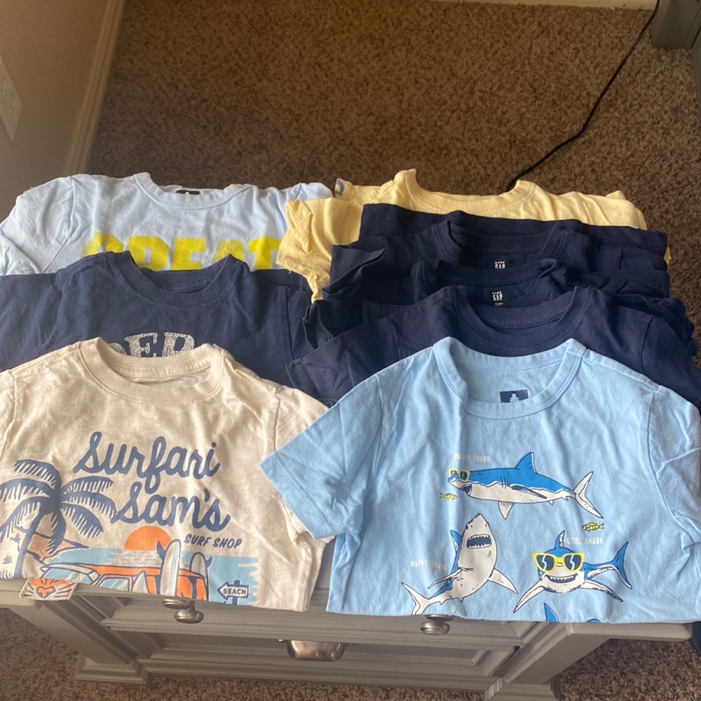 Boy gap t shirts (8) size 4 years old